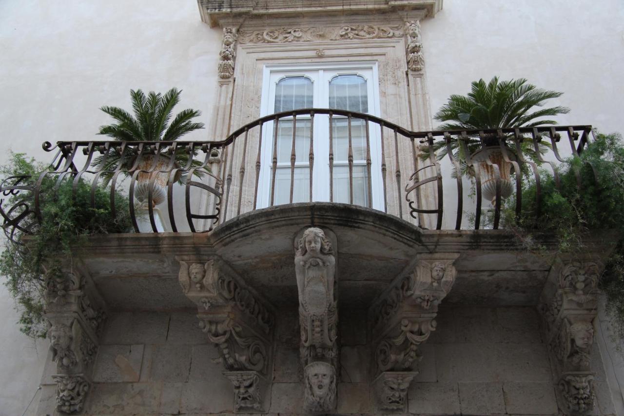 Casa Vacanza Icaros, Ortigia Hictoric Center, 200 Mt From The Beach Syracuse Ngoại thất bức ảnh